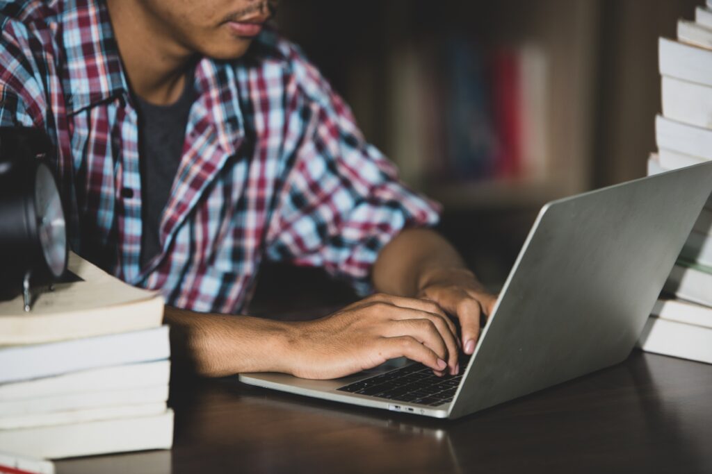 5 mil bolsas gratuitas para programa de capacitação em tecnologia